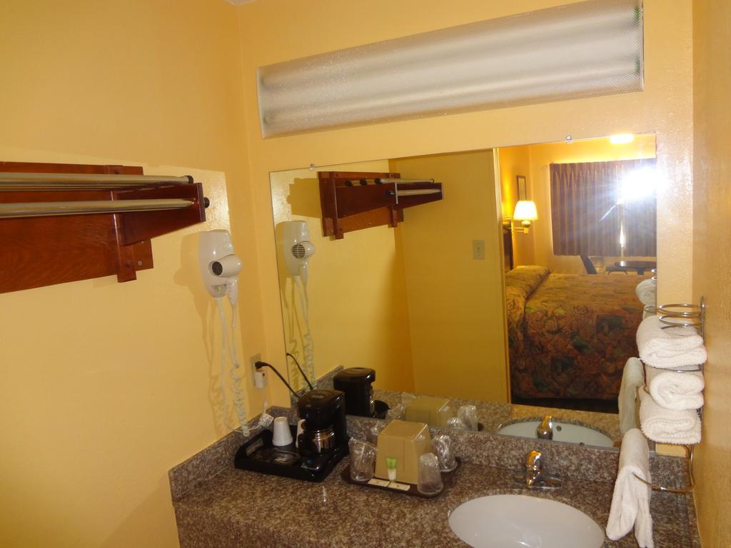 Antlers Inn Goliad Room photo